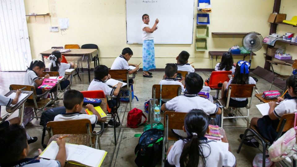 Maestros piden que el ciclo escolar cierre a distancia