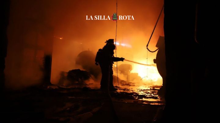 Incendio en nave industrial de Guadalajara deja 5 bodegas colapsadas | VIDEO