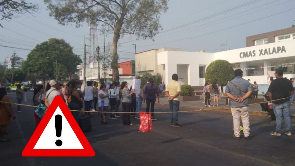 Pobladores cierran avenida Miguel Alemán de Xalapa frente a CMAS; esto reclaman