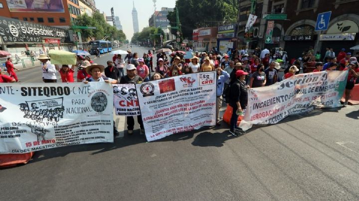 Maestros reubicarán plantón en el Zócalo para dar paso a "Marea Rosa" de Xóchitl Gálvez