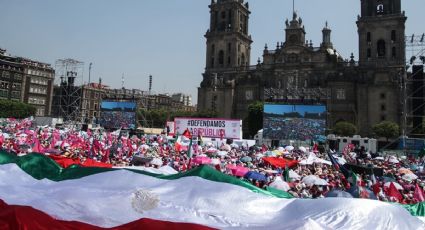 Marea Rosa inunda Zócalo para escuchar a Xóchitl y Taboada