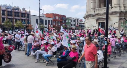 Marea rosa en Pachuca congrega a dos centenares de personas