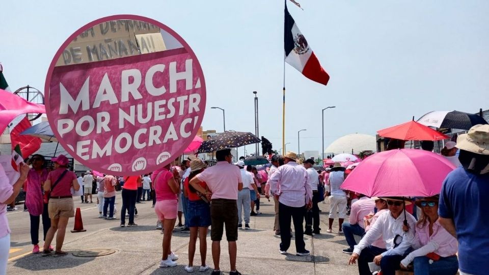 Marea Rosa: Así fue la marcha por la democracia en Veracruz este 19 de mayo