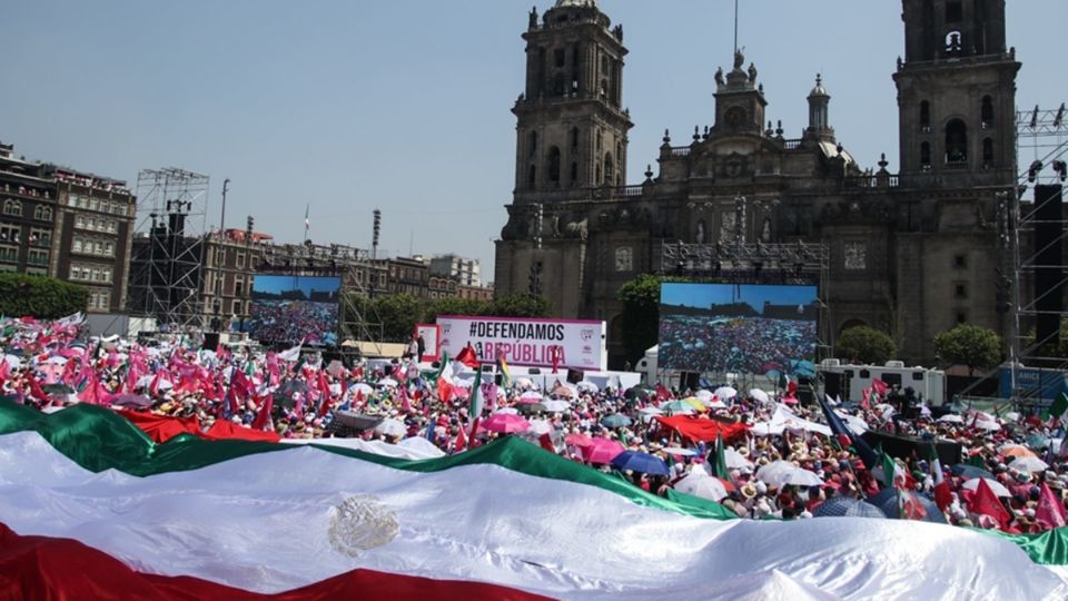 Un millón de personas desbordaron la plaza y sus calles aledañas, según los organizadores