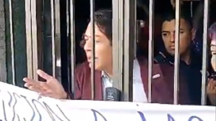 La CNTE "encierra" a Mario Delgado y le dicen "es la misma porquería"