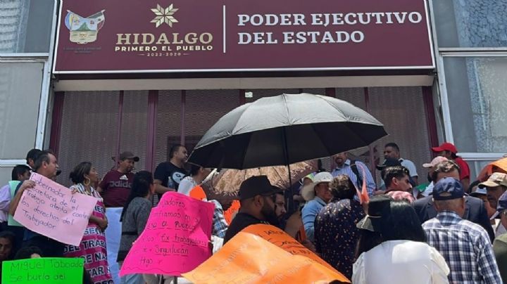 Exburócratas de Singuilucan se manifiestan en Gobierno por deuda de 23 millones de pesos