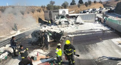 Autopista México-Puebla: Tráiler sin frenos derrama azúcar, provoca carambola y muerte