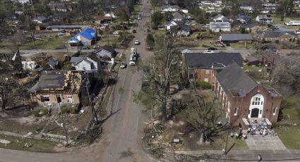 Poderoso tornado arrasa con almacén en Nebraska, 70 trabajadores sobrevivieron