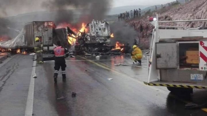 Angosta, con baches, rebases en curvas, así de peligrosa es la Silao- San Felipe donde murió una familia completa