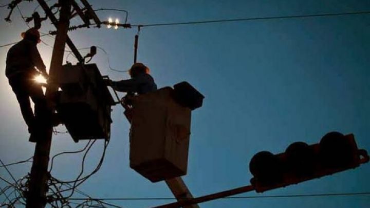 Ola de apagones por alto consumo de electricidad pega a 18 estados