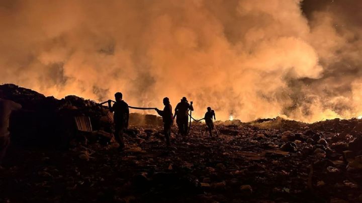 Incendio en basurero municipal de Nanchital suma más 20 horas ardiendo