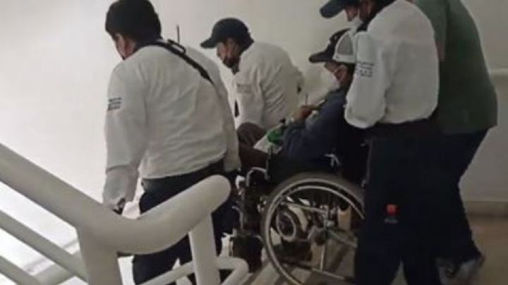 ISSSTE Puebla: Reportan elevadores descompuestos; pacientes son cargados por personal de la clínica