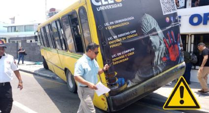 Camión urbano de la ruta Bolívar choca contra universidad en Veracruz