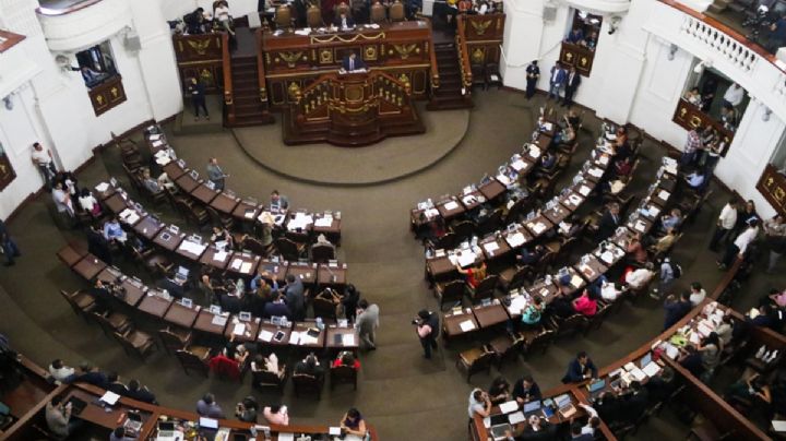 Hermana de Martí Batres entre los 7 diputados extra que aprobó el IECM para Morena
