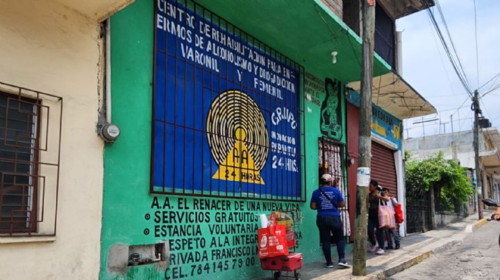 Alcohólicos Anónimos advierte sobre el mal uso de su escudo en Papantla