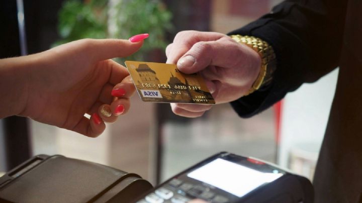 Estas son las tarjetas de débito que sí debes contratar según Condusef