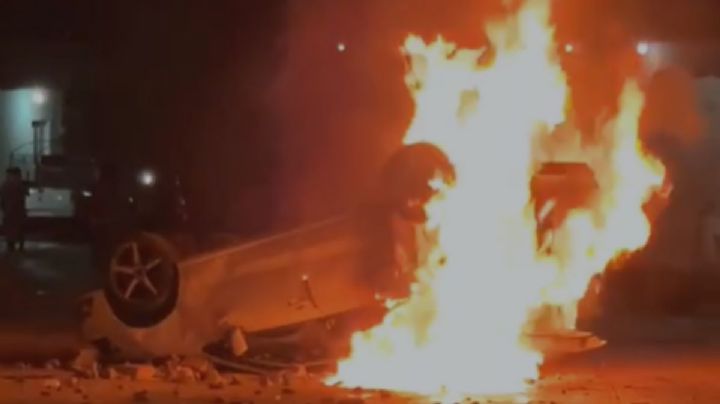 Por rumor de ser "robachicos", indígenas incendian coche en Chiapas