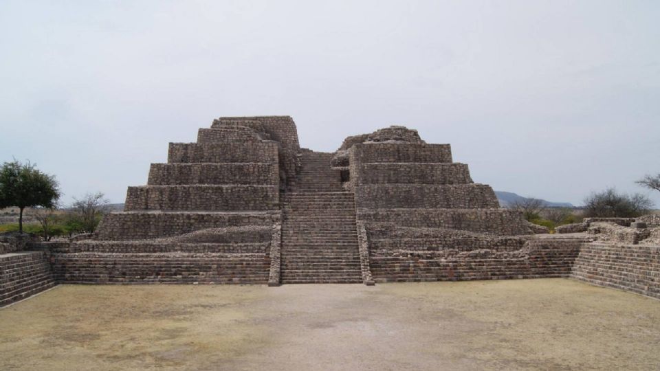 La Cañada de la Virgen, un sitio arqueológico localizado a 16 kilómetros al suroeste de la ciudad de San Miguel de Allende, un asentamiento prehispánico utilizado para realizar observaciones del cielo. 