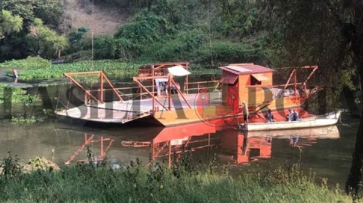 Lancha "El Chalán" se queda atorada por falta de agua en el río Tempoal