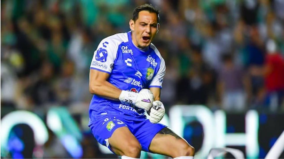 El arquero originario de Mazatlán llegó a León en 2018, equipo con el que levantó varios trofeos importantes; una liga MX en 2020, la Leagues Cup 2021 y la Liga de Campeones de la Concacaf en 2023. 