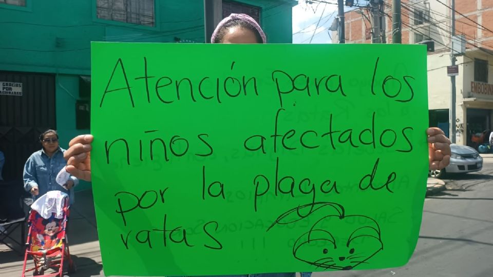 Padres de niños protestan por plaga de ratas en CENDI de Iztacalco