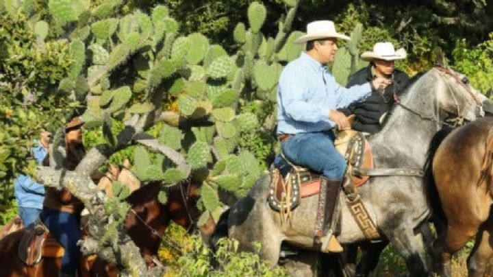 Diego Sinhue cae de un caballo y se fractura 2 costillas