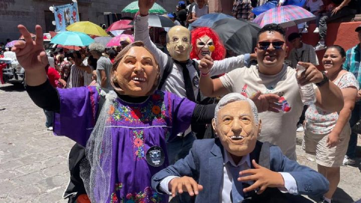 Xóchitl y AMLO roban cámara en el Festival de Los Locos en SMA
