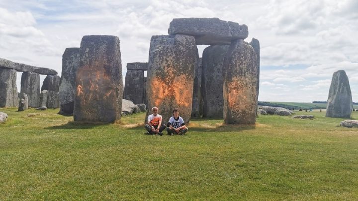 Vandalizan el emblemático monumento de Stonehenge con pintura naranja | VIDEO