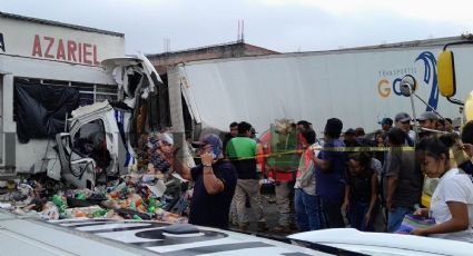 Video: Rapiñan refrescos en Balastrera tras accidente; camión se impactó en restaurante
