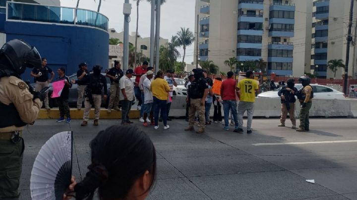 Accidente de autobús Saeta: Familiares de lesionados se manifiestan en Boca del Río