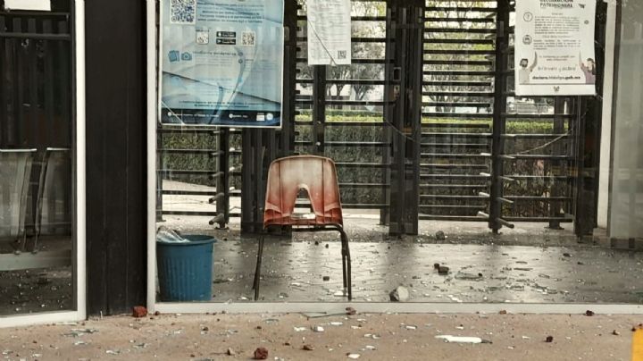 Bloquean estudiantes del Mexe el Felipe Ángeles y rompen vidrios en la SEPH