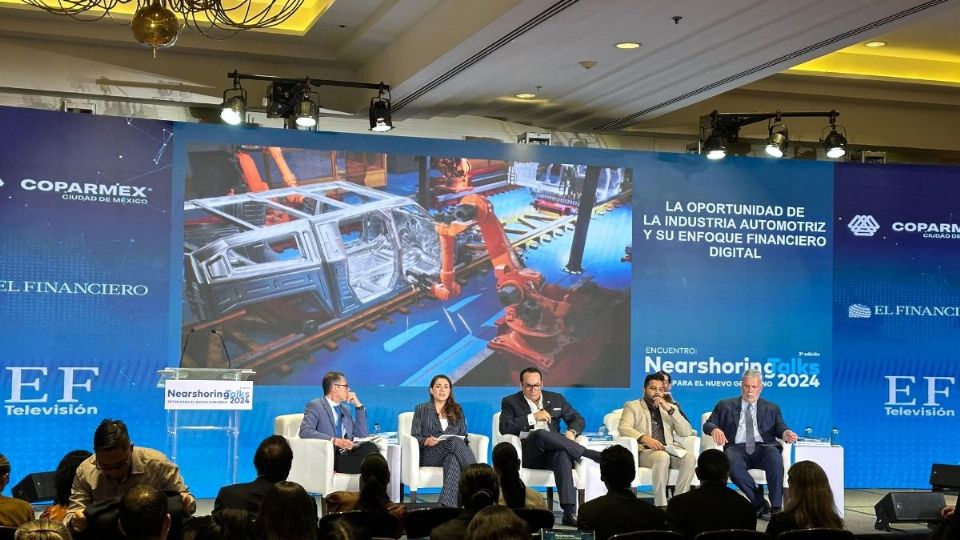 La gobernadora de Aguascalientes, Tere Jiménez, participa en encuentro sobre nearshoring e industria automotriz