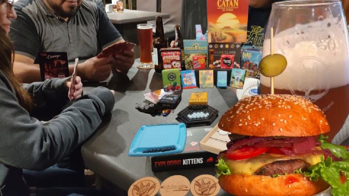 Juega, come y degusta las mejores cervezas artesanales en este lugar de Pachuca