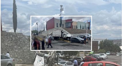 Camión recolector se queda sin frenos en Tlaxiaca y se lleva de corbata 5 vehículos | FOTOS