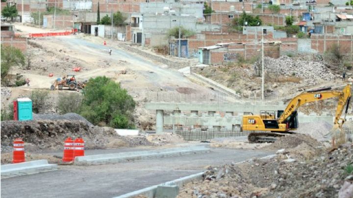 Puente de la barranca de Venaderos; ¿Cuándo terminará su construcción?