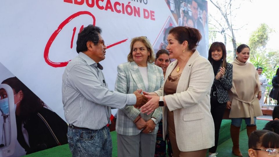 Padres de familia reconocieron el trabajo del alcalde de Tlalnepantla, Tony Rodríguez