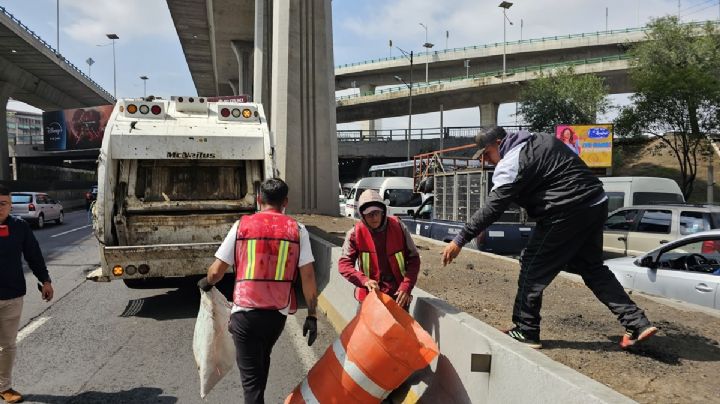 Naucalpan: Limpian Periférico para evitar inundaciones por lluvia