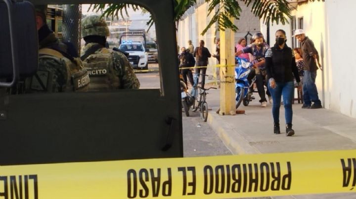 Entran hombres armados a maquiladora, matan al dueño, hieren a trabajador y se llevan a 2 mujeres