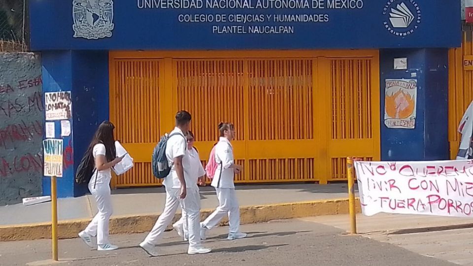 Cerca de 2,500 estudiantes podrían quedarse sin ceremonia de graduación y perder su pase automático por los jóvenes que tomaron las instalaciones del CCH Naucalpan