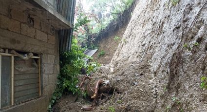 Ejército y PC auxilian a familia que casi muere sepultada por derrumbe en Huejutla