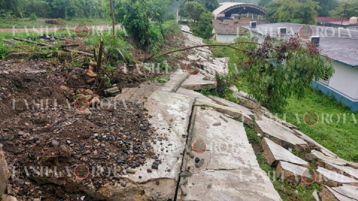 Fuerte lluvia causa derrumbe de barda en primaria de Papantla