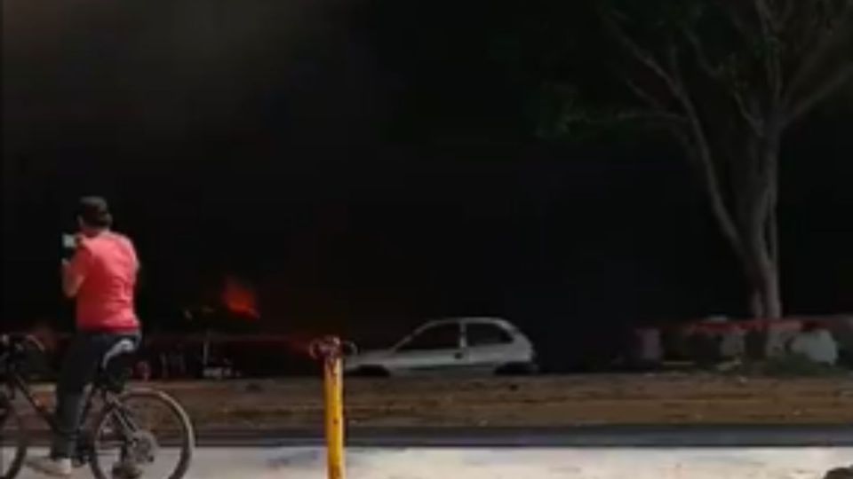 Una bodega que almacena desechos industriales se incendió en Jiutepec