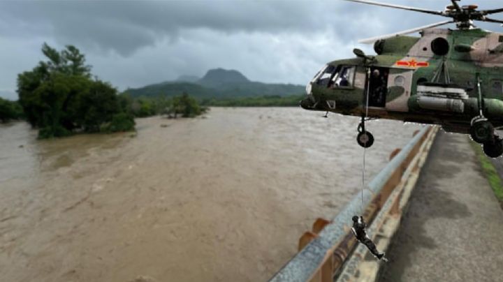 Lluvias en Hidalgo: con helicóptero, Ejército evacúa a 200 familias en Yahualica