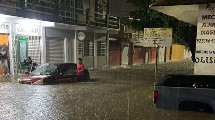 Lluvias inundan calles y viviendas de Minatitlán la madrugada de este 10 de julio