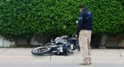 Muere motociclista tras derrapar y pegar contra un poste en Héroes de León