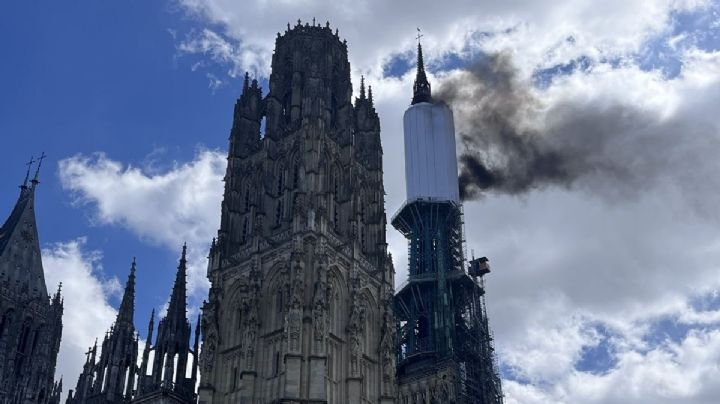 En medio de restauración, catedral de Rouen se incendia