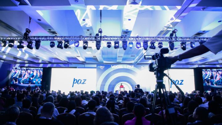 Periodistas, estudiantes y gobernantes se reúnen en encuentro por la paz en León