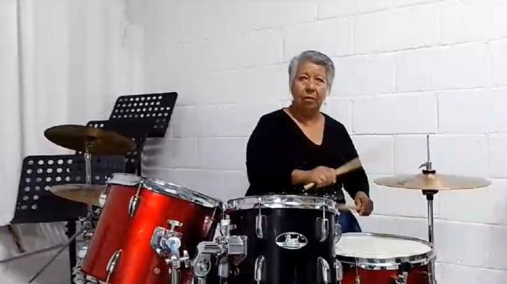 Dice Rosa que nunca es tarde para aprender: tiene 72 años y ya domina la batería