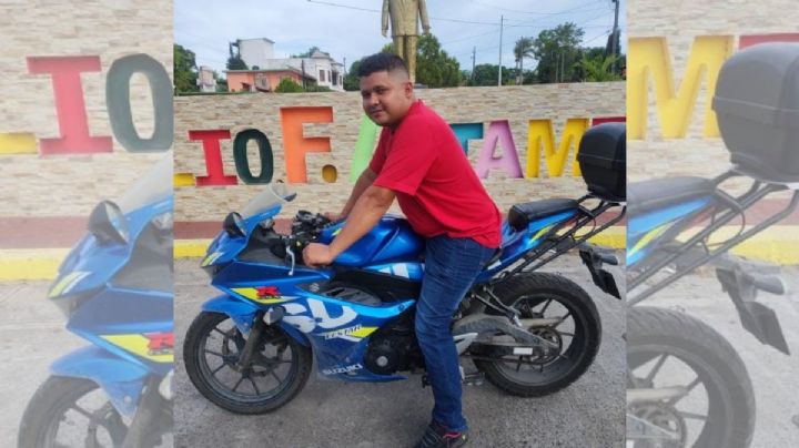 Sé que es peligroso, pero también es barato: Uciel viaja todos los días 35 km en moto