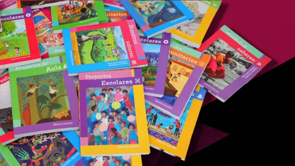 Para el ciclo escolar 2024-2025 sí estarán los libros de texto para poderlos entregar durante el inicio del ciclo escolar y así evitar lo sucedido en el ciclo que terminó, donde algunos libros, por el retraso fueron entregados a pocos meses de terminar